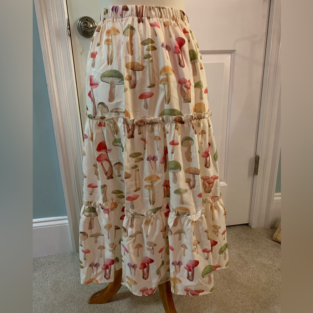 COTTAGECORE cream mushroom maxi skirt!! Size Medium from Romwe 🍄🌷🌼